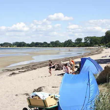 Reetdachhaus Mit Eigenem Strandkorb In An Der Ostsee Semesterbostad