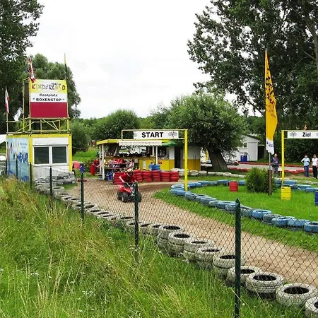 Reetdachhaus Mit Eigenem Strandkorb In An Der Ostsee Wohlenberg