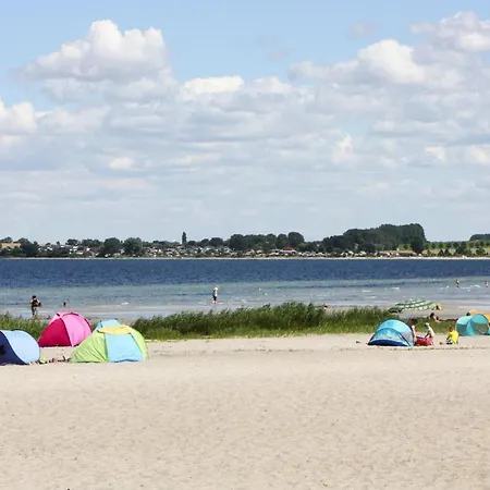 Reetdachhaus Mit Eigenem Strandkorb In An Der Ostsee Semesterbostad